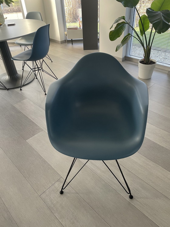 Image 1 of Dar Eames Chair Kuip Zeeblauw