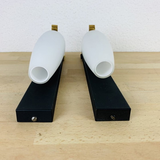 Image 1 of Paar vintage metalen en witte opaline wandlampen, jaren 1950