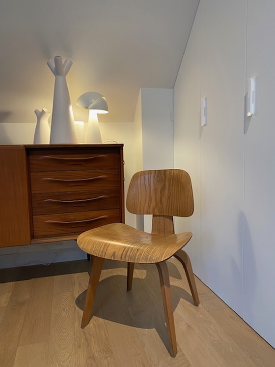 Image 1 of DCW Charles & Ray Eames stoel