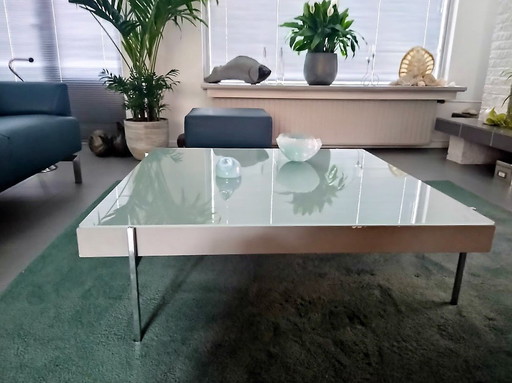 Glazen Vierkante Design Salontafel Afmeting 105 M X 32 Cm. Met Een Paar Kleine (Gemakkelijk Weg Te Werken) Beschadigingen