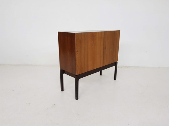 Image 1 of Mid-century audiokast met schuifdeuren