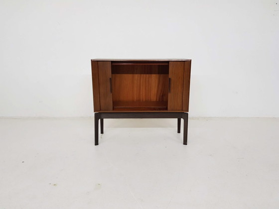 Image 1 of Mid-century audiokast met schuifdeuren