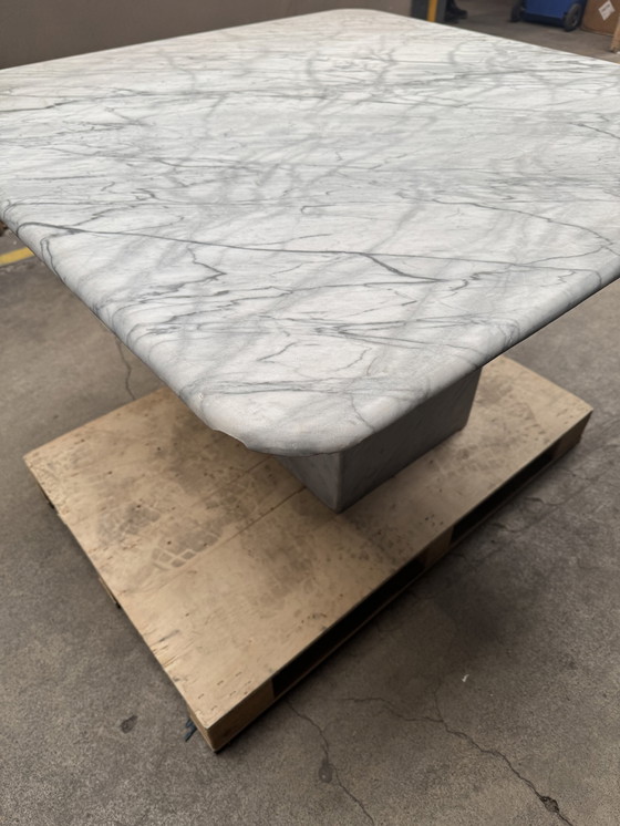 Image 1 of Prachtige Marmeren Eettafel Voor Zeer Goede Prijs I.V.M. Kleine Schade