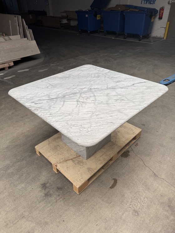 Image 1 of Prachtige Marmeren Eettafel Voor Zeer Goede Prijs I.V.M. Kleine Schade