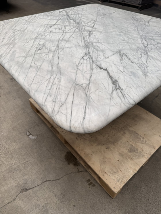Image 1 of Prachtige Marmeren Eettafel Voor Zeer Goede Prijs I.V.M. Kleine Schade