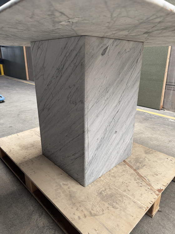 Image 1 of Prachtige Marmeren Eettafel Voor Zeer Goede Prijs I.V.M. Kleine Schade