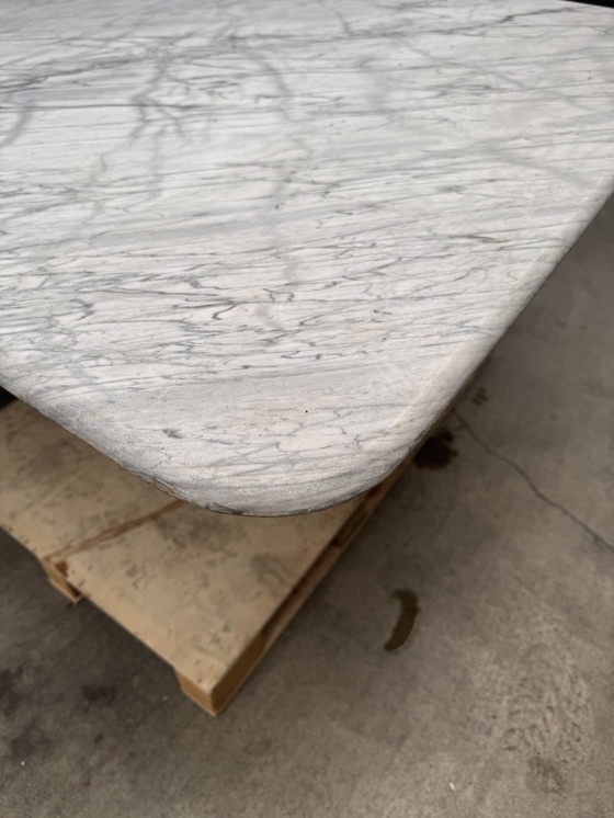 Image 1 of Prachtige Marmeren Eettafel Voor Zeer Goede Prijs I.V.M. Kleine Schade