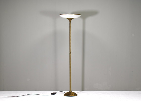 Image 1 of Relco Milano gedraaid messing / opaline glazen vloerlamp - Italië, circa 1970