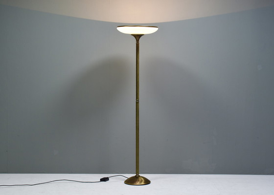 Image 1 of Relco Milano gedraaid messing / opaline glazen vloerlamp - Italië, circa 1970