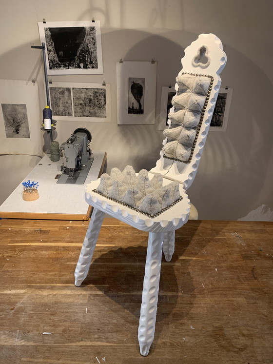 Image 1 of Spaanse Brutalist chair met een twist