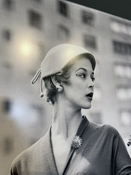 Image 1 of Jean Patchett Voor Saks Fifth Avenue door Slim Aarons