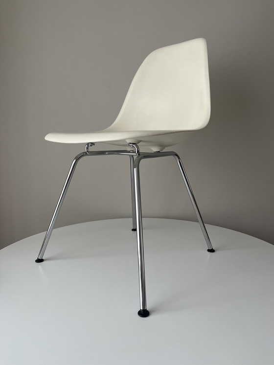 Image 1 of Vitra Eames DSX