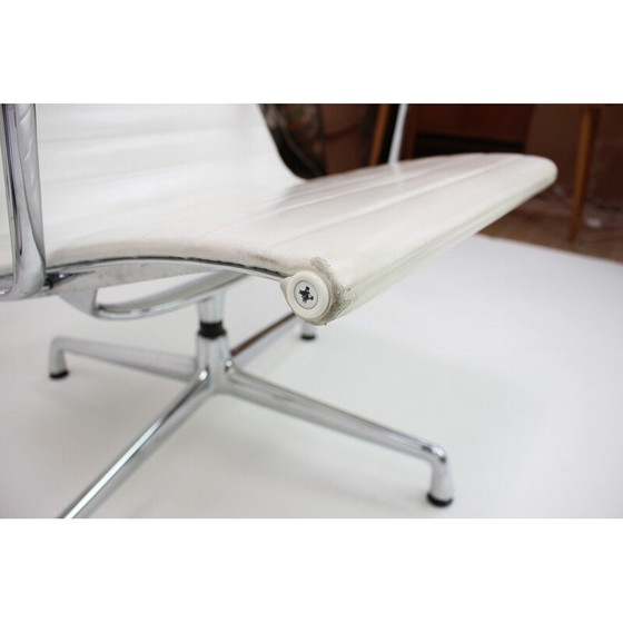 Image 1 of Paar vintage leren fauteuils van Charles en Ray Eames voor Vitra