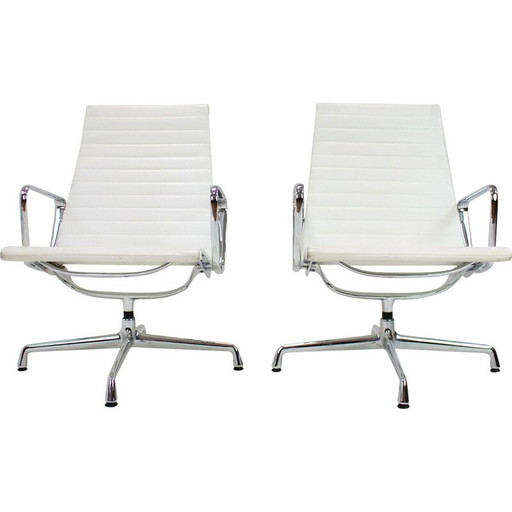 Paar vintage leren fauteuils van Charles en Ray Eames voor Vitra