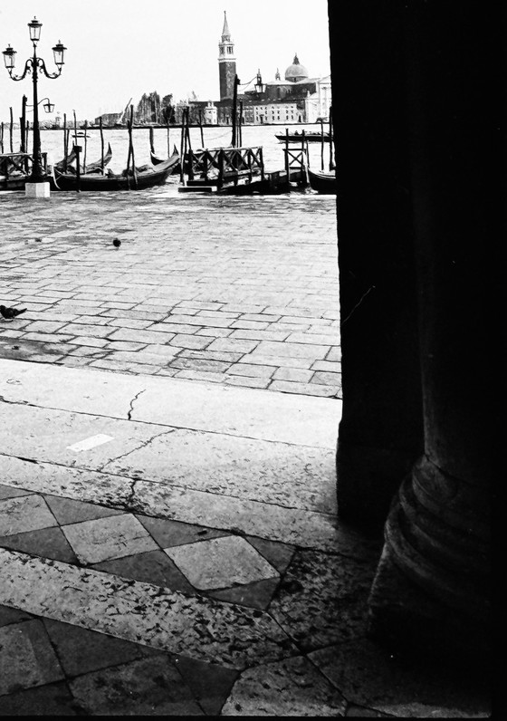 Image 1 of Michel Pinel 1949-2022 / Sublieme foto van Venetië vanaf het San Marcoplein