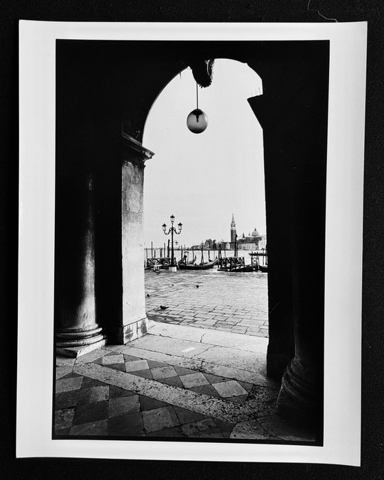 Image 1 of Michel Pinel 1949-2022 / Sublieme foto van Venetië vanaf het San Marcoplein