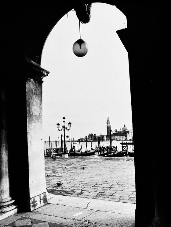 Image 1 of Michel Pinel 1949-2022 / Sublieme foto van Venetië vanaf het San Marcoplein