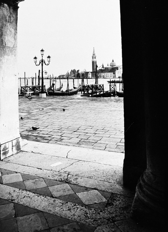 Image 1 of Michel Pinel 1949-2022 / Sublieme foto van Venetië vanaf het San Marcoplein