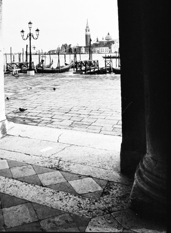 Image 1 of Michel Pinel 1949-2022 / Sublieme foto van Venetië vanaf het San Marcoplein