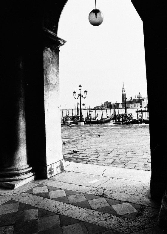 Image 1 of Michel Pinel 1949-2022 / Sublieme foto van Venetië vanaf het San Marcoplein