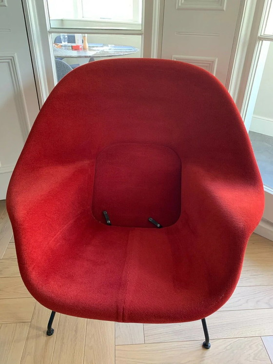 Image 1 of Knoll Saarinen Baarmoeder Stoel Rood