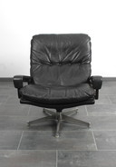 King Chair in zwart leer van André Vandenbeuck