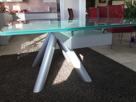 Image 1 of Uitschuifbare glazen design tafel