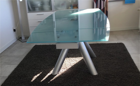 Image 1 of Uitschuifbare glazen design tafel