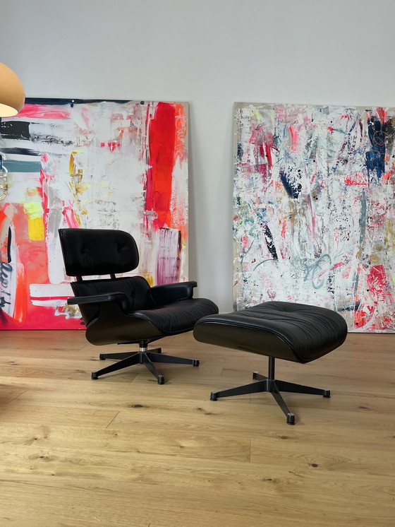 Image 1 of Vintage Vitra Volledig Zwarte Eames Lounge Stoel & Ottoman