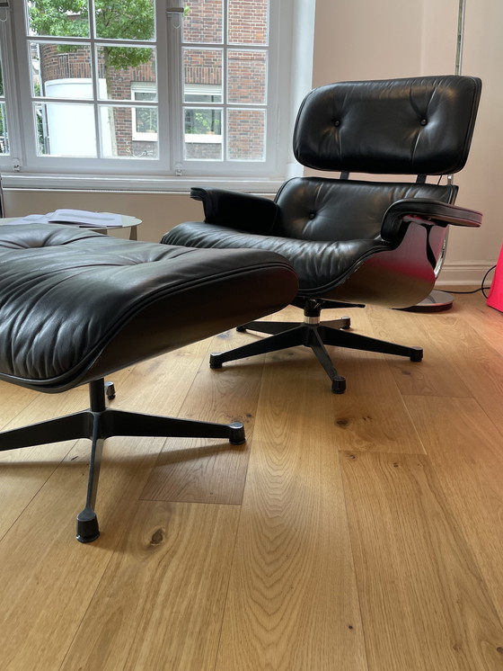 Image 1 of Vintage Vitra Volledig Zwarte Eames Lounge Stoel & Ottoman