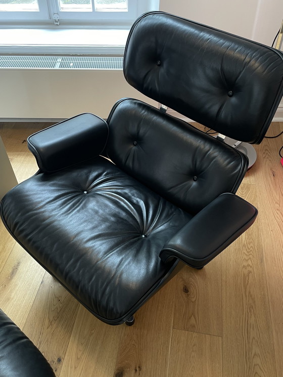 Image 1 of Vintage Vitra Volledig Zwarte Eames Lounge Stoel & Ottoman