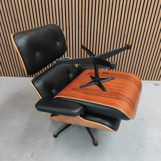 Image 1 of Vitra Eames Stoel XL