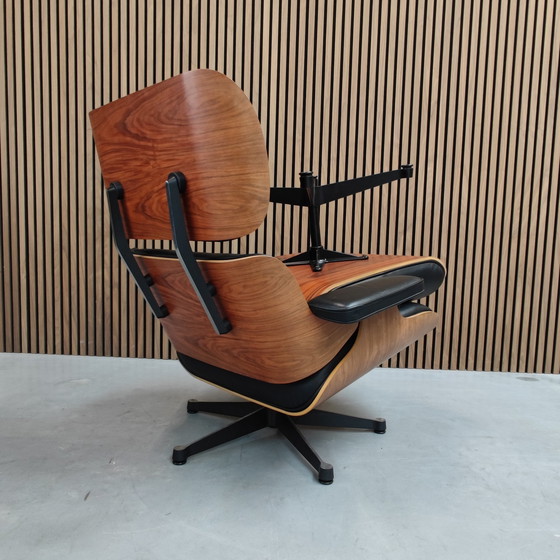 Image 1 of Vitra Eames Stoel XL