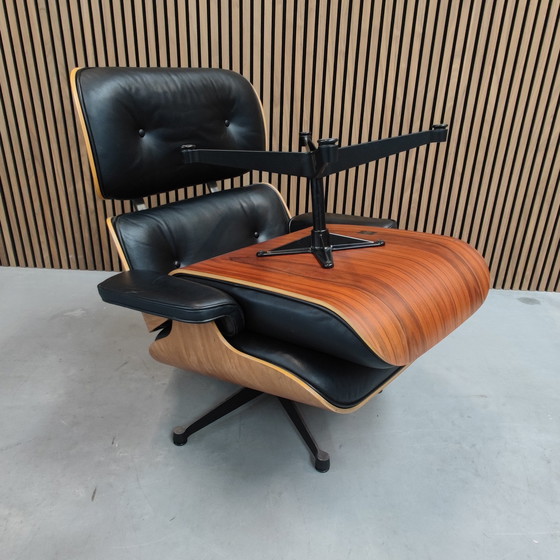 Image 1 of Vitra Eames Stoel XL