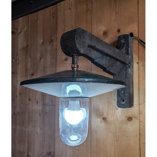 Vintage industriële wandlamp in betonnen armen, 1923