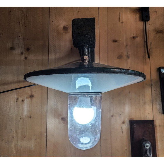 Image 1 of Vintage industriële wandlamp in betonnen armen, 1923