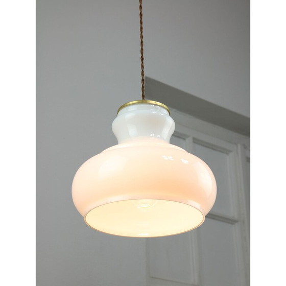 Image 1 of Vintage hanglamp van messing en opaline glas, Italië