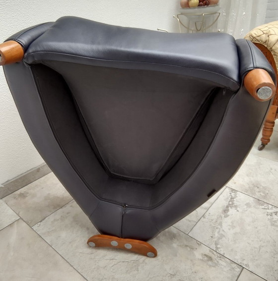 Image 1 of De Toekomst fauteuil Bugatti D-Blauw