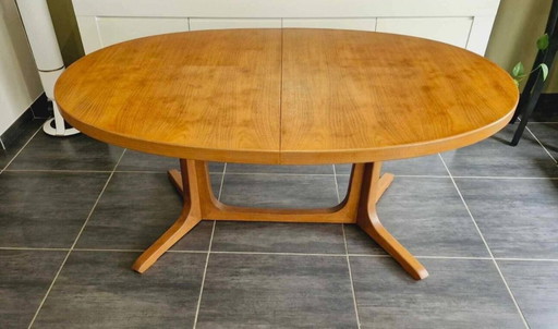 Baumann uitschuifbare tafel van teak en palissander, 1970
