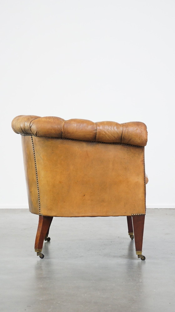 Image 1 of Schapenleren Chesterfield Clubfauteuil Op Wieltjes