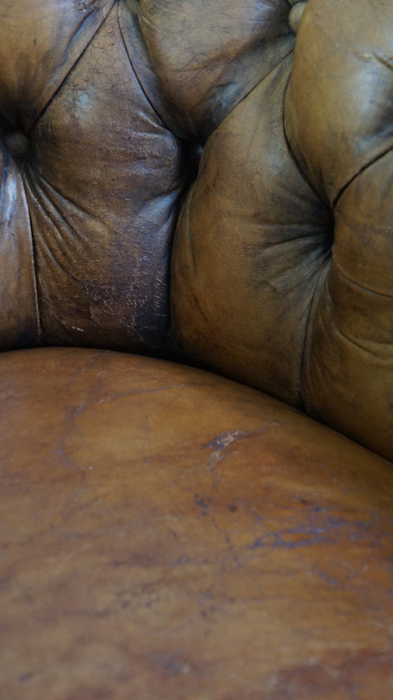 Image 1 of Schapenleren Chesterfield Clubfauteuil Op Wieltjes