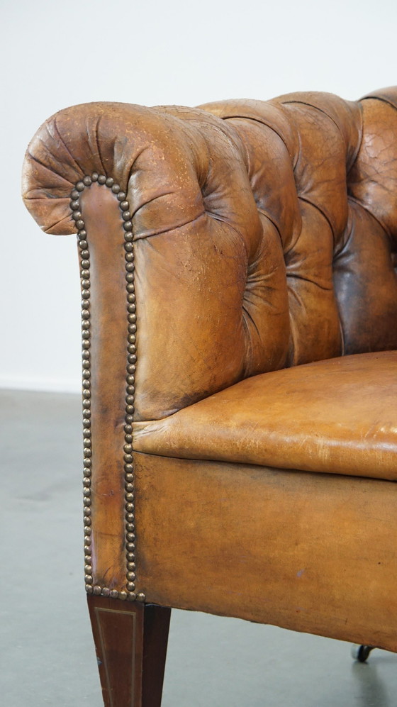 Image 1 of Schapenleren Chesterfield Clubfauteuil Op Wieltjes