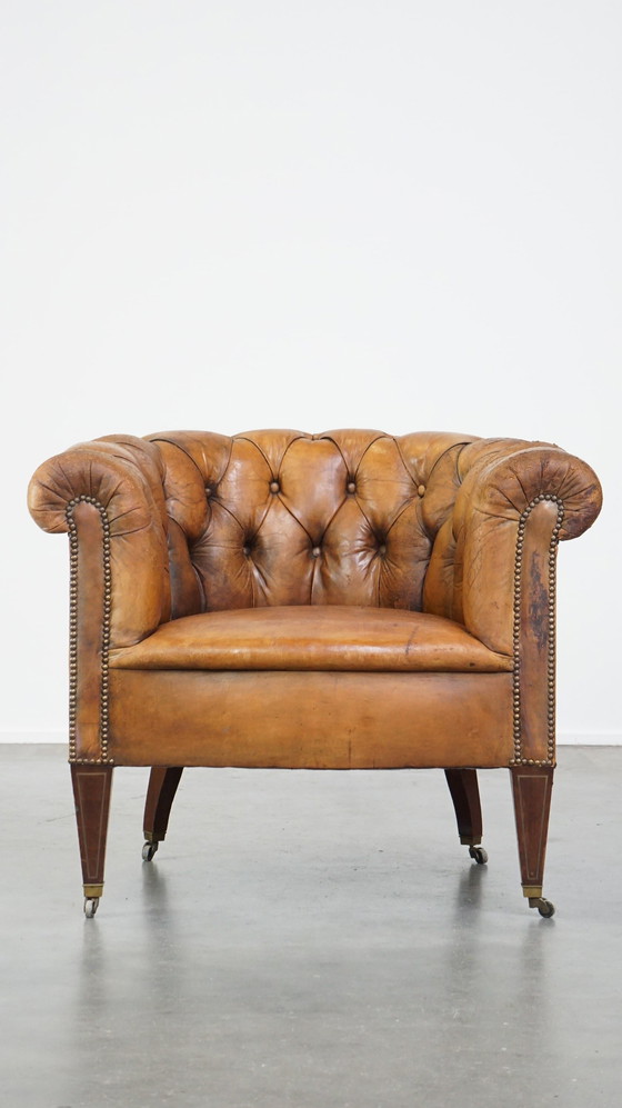 Image 1 of Schapenleren Chesterfield Clubfauteuil Op Wieltjes