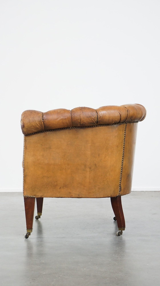 Image 1 of Schapenleren Chesterfield Clubfauteuil Op Wieltjes