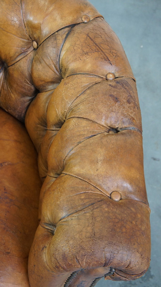 Image 1 of Schapenleren Chesterfield Clubfauteuil Op Wieltjes