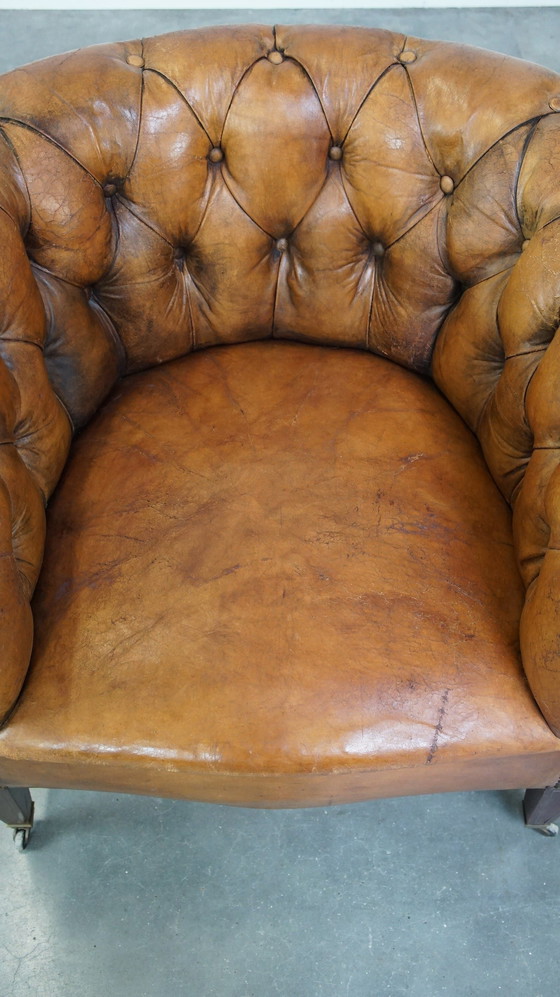 Image 1 of Schapenleren Chesterfield Clubfauteuil Op Wieltjes