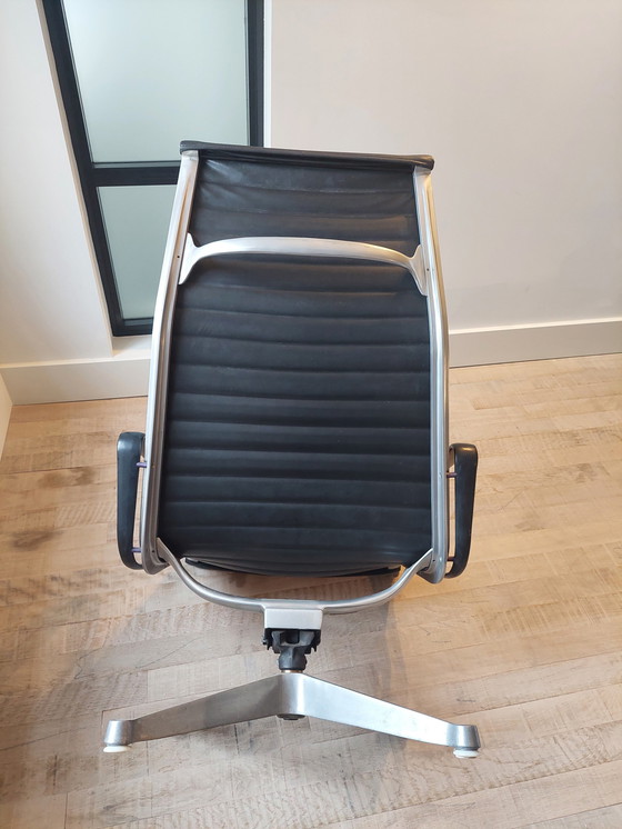 Image 1 of Ray&Charles Eames Lounge Chair + Locker (Ottoman) Van  Herman Miller