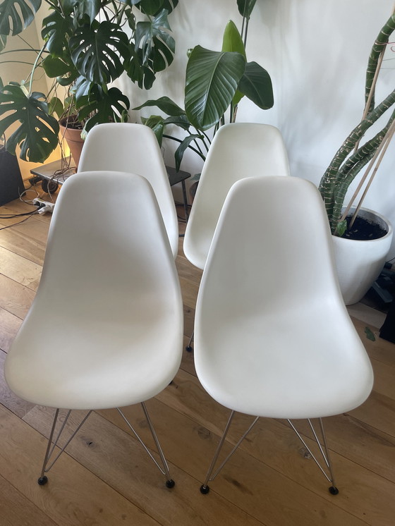 Image 1 of Vitra Eames Plastic Chair Dsr