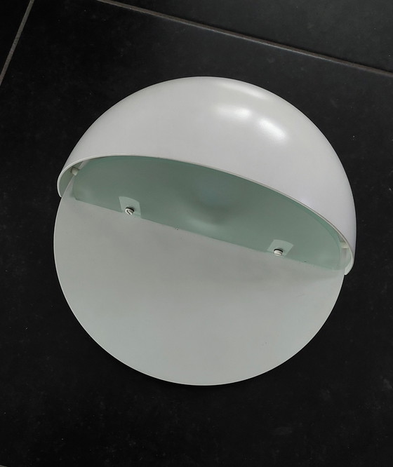 Image 1 of Ronde (Mat) Witte Metalen Wandlamp