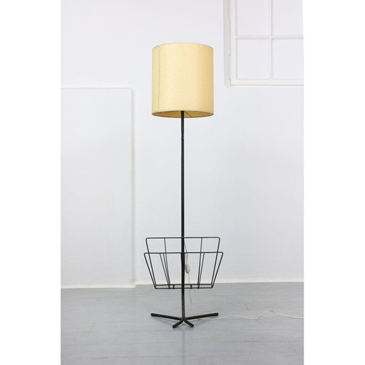 Vintage staande lamp met krantenstandaard 1950